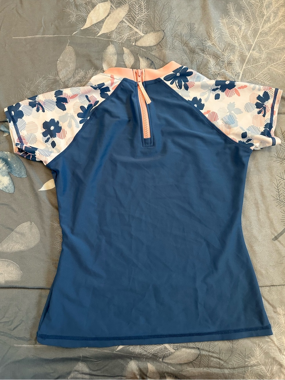 EUC Eddie Bauer Girls Rashguard Light Blue Performance Swim Top Sz M 10/12